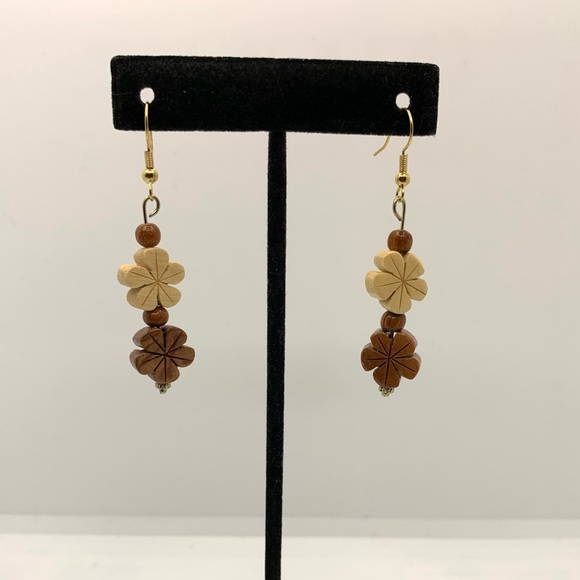 New Handcrafted Women’s Earrings Wood Flower Dangle Earrings Brown 2 Inches - Picture 1 of 3